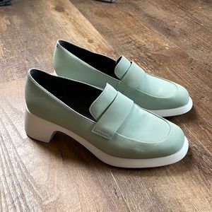 CAMPER Trisha Loafer Size 38 Mint/White